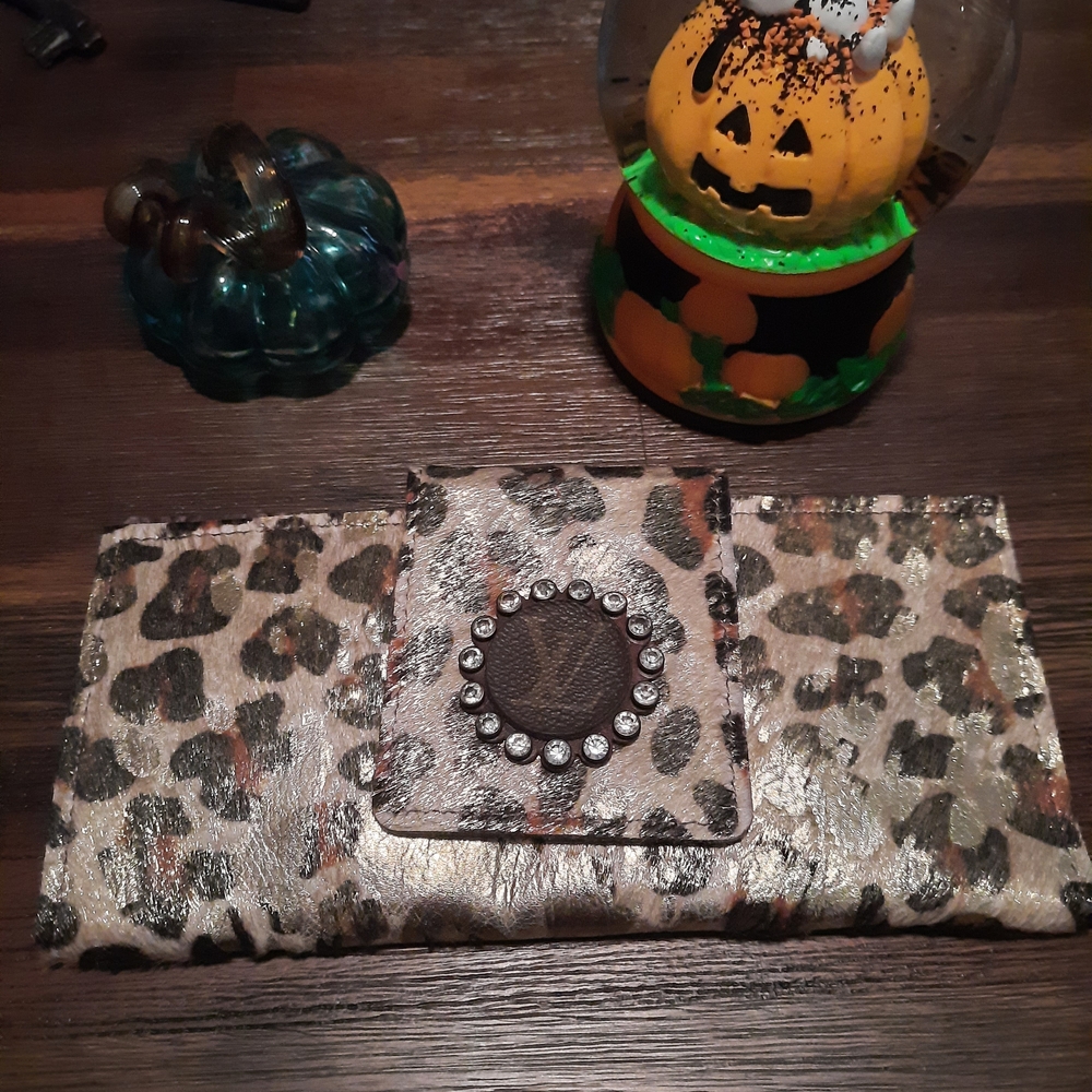 Chic Leopard Print Card Holder